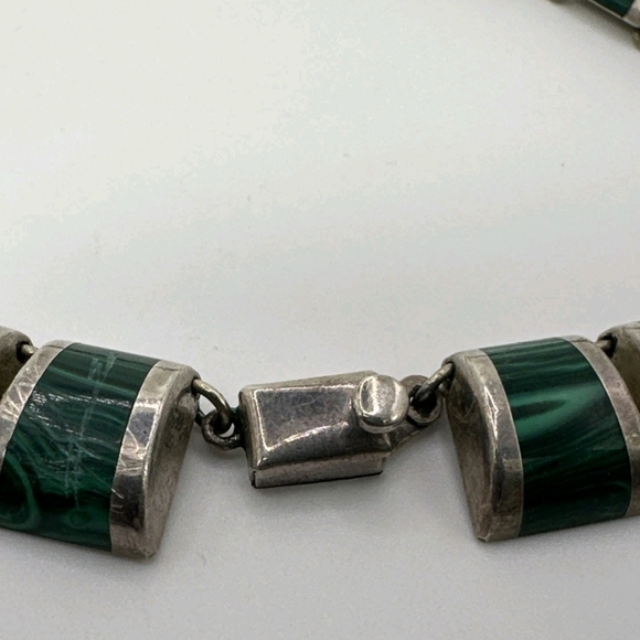 Taxco Sterling Silver & Malachite Necklace. 15.5" Choker. 53.5 Grams - Picture 4 of 6